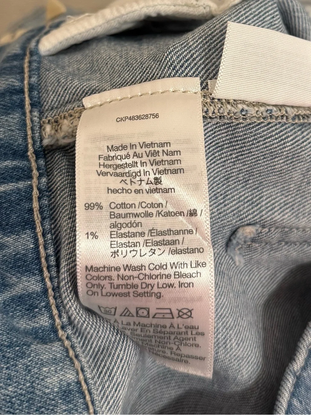 Madewell The Denim Emmett Short: Welt Pocket Edition in Kieran Wash 26